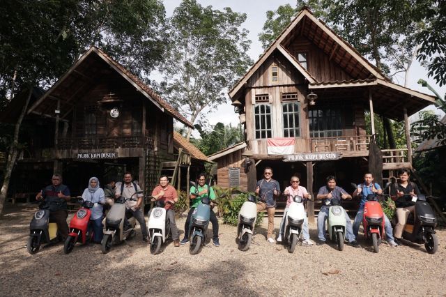 "Mendukung Net Zero Emission, PLN Indonesia Power Jambi Kampanyekan Kendaraan Listrik di Muaro Jambi!"