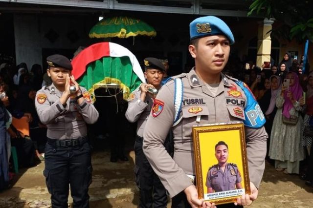 Masih jadi Misteri, Apa Motif Brigadir Erik Akhiri Hidup di Depan Istrinya?