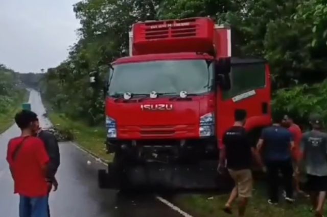Polisi Ringkus Dua dari Lima Pelaku Penjarahan Truk Kontainer Daging Impor di Muaro Jambi