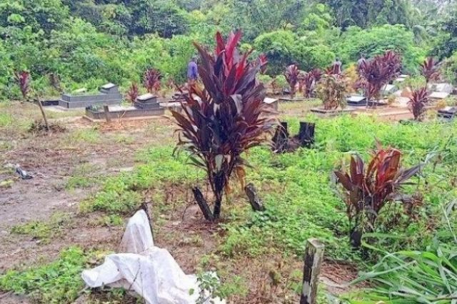 Heboh! Diduga Mayat Bayi, Bungkusan Misterius di TPU Jambi Bikin Warga Ketakutan!